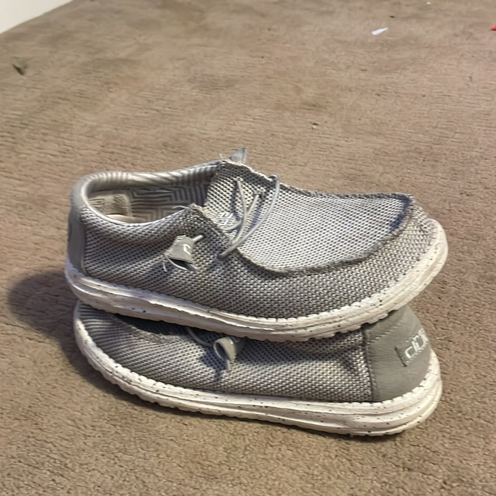 Size 8 Wally Sox hey dudes color grey and white